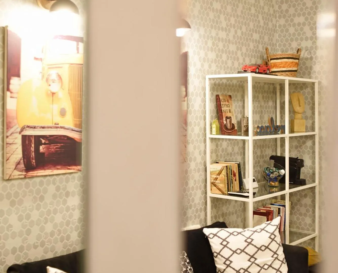 Apartment Upside Down Studio Bucharest