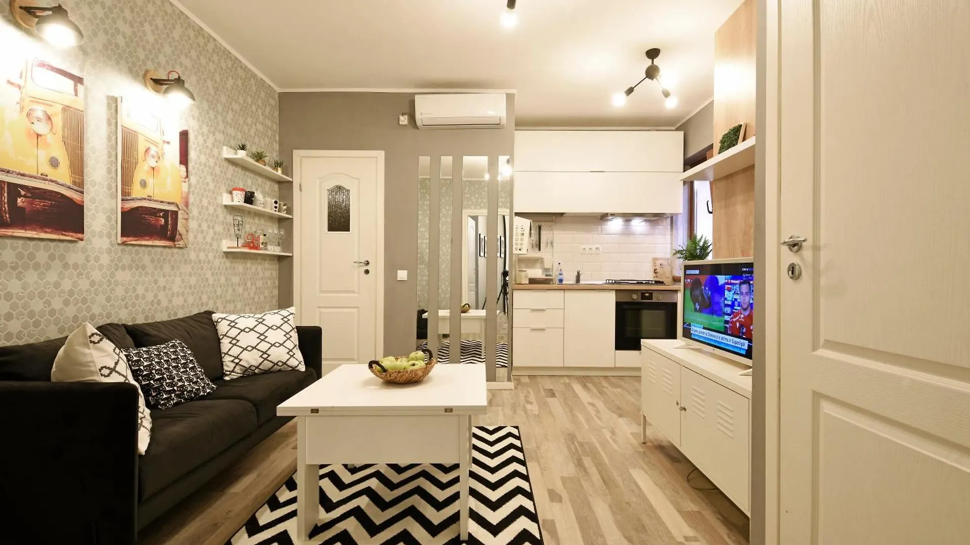 Apartment Upside Down Studio Bucharest
